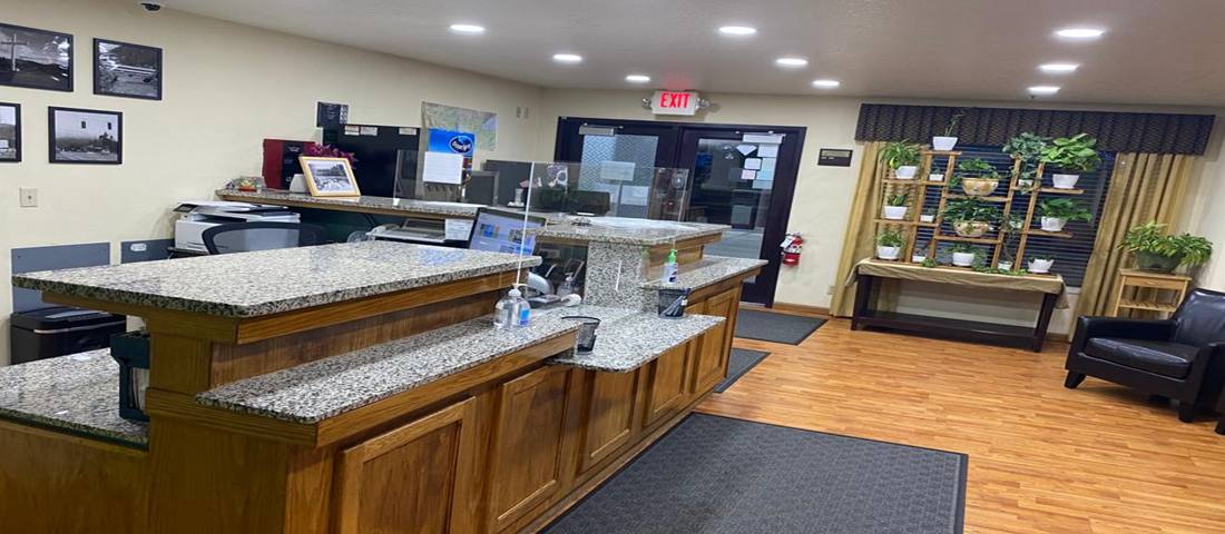 Front desk and lobby at Oakridge Inn and Suites
