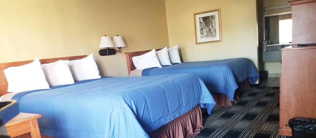 Guest room with two queen beds